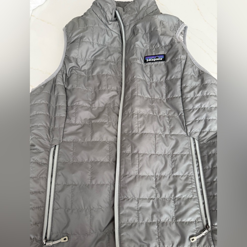 Women’s Patagonia nano puffer vest size M, like new condition - Picture 3 of 7